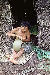 ヤップ島の伝統的土器作り
