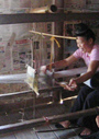 ベトナム、黒タイの機織り文化