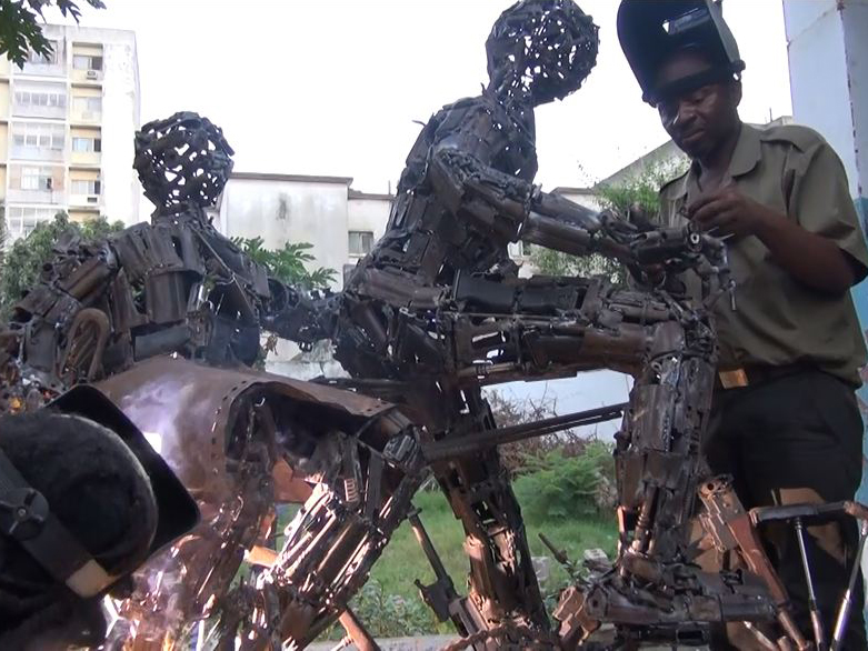 武器をアートに:モザンビークにおける平和構築