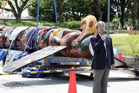 新しいトーテムポールの立ち上げにあたっての館長のごあいさつ