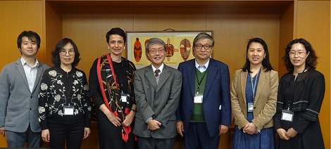 館長室にて集合写真