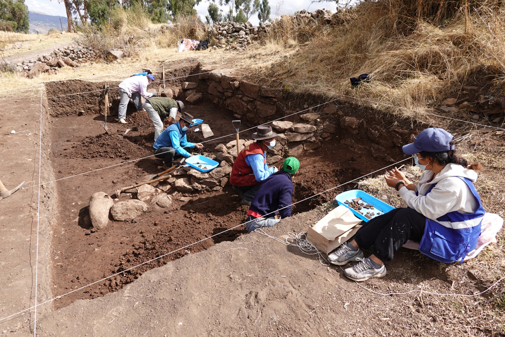 コロナ禍の中での発掘調査＝ペルーのカンパナユック・ルミ遺跡で2022年、9月16日、筆者撮影
