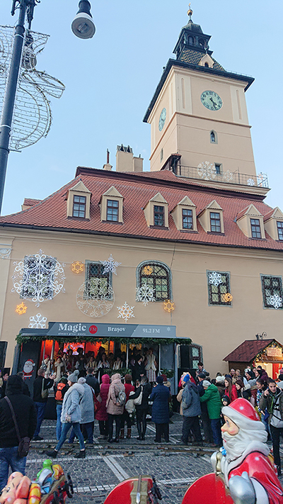 クリスマス時期のブラショブ市・旧市街=ルーマニア、ブラショブ市・2019年12月17日・浅田直規