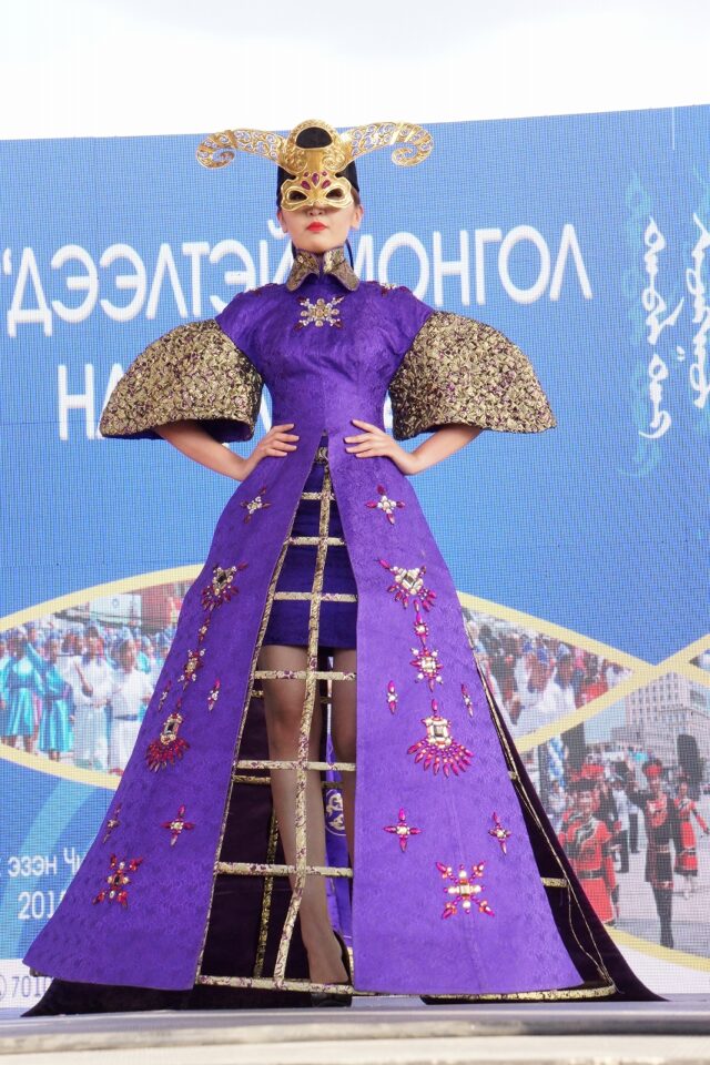 モンゴルの“民族衣装”の100年前と今