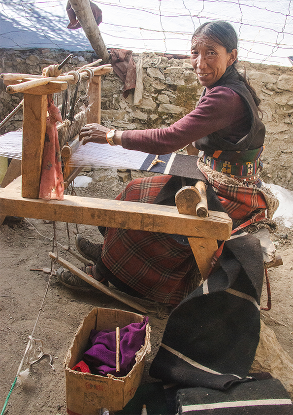 女性の機織り（2019年、稲葉香撮影）